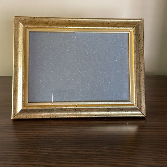 VTG Antiqued Gold Solid Wood Picture Frame for 5 x 7 Picture - Picture 1 of 7